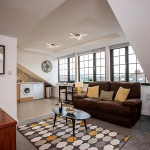 Oakstays - Bright, Spacious Gem , Newcastle upon Tyne United Kingdom